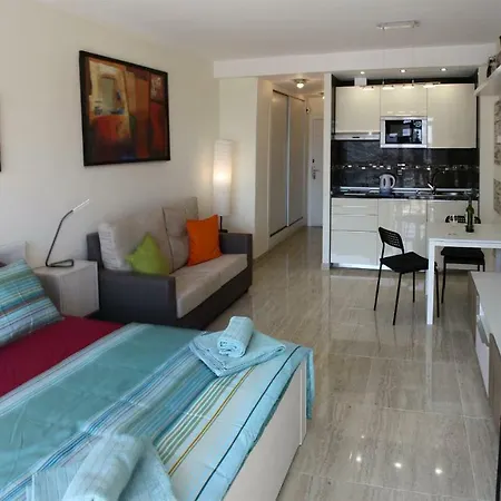 Apartamento Sobre La Playa En La Carihuela Apartment